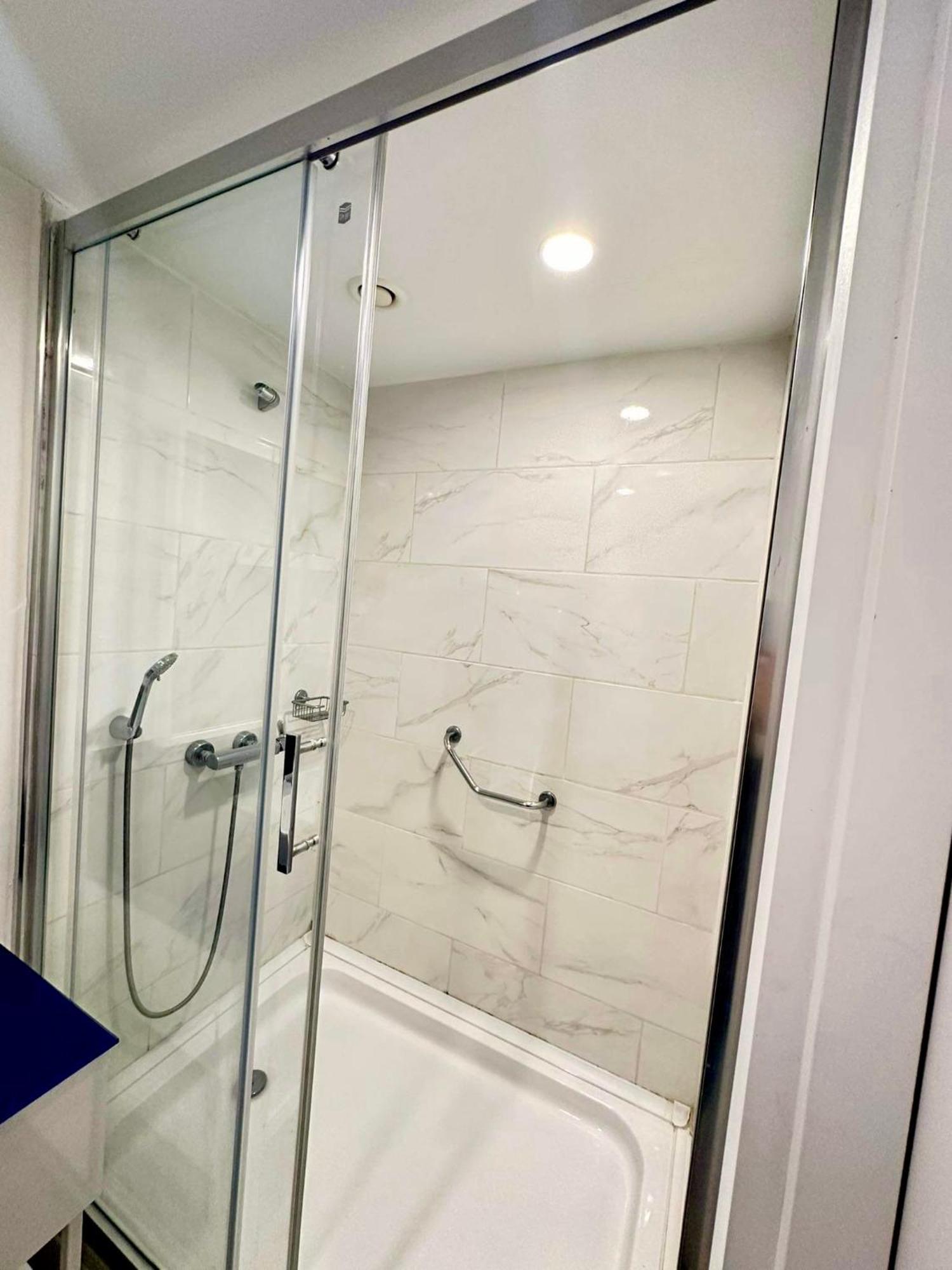 Orbi City Suite With Sea View 巴统 外观 照片